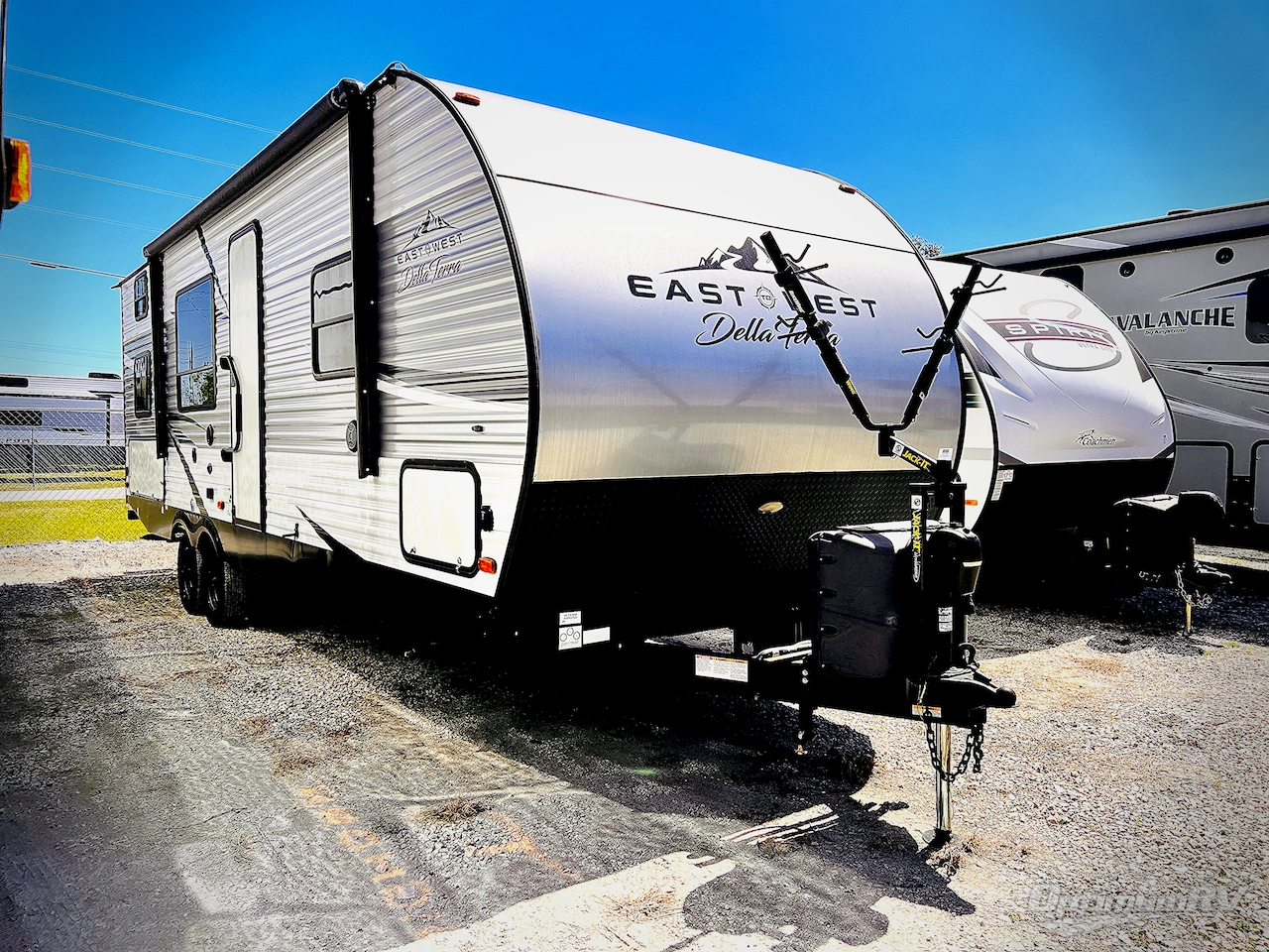 2021 East To West Della Terra 250BH Photo 1