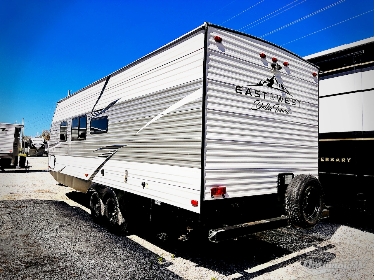 2021 East To West Della Terra 250BH Photo 3