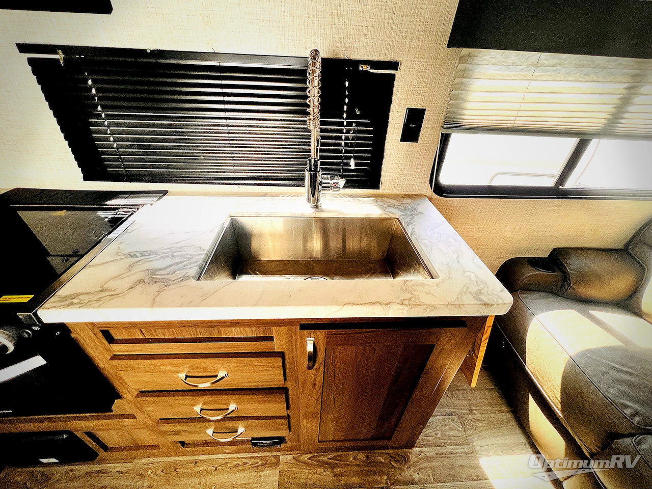 2021 East To West Della Terra 250BH Photo 9