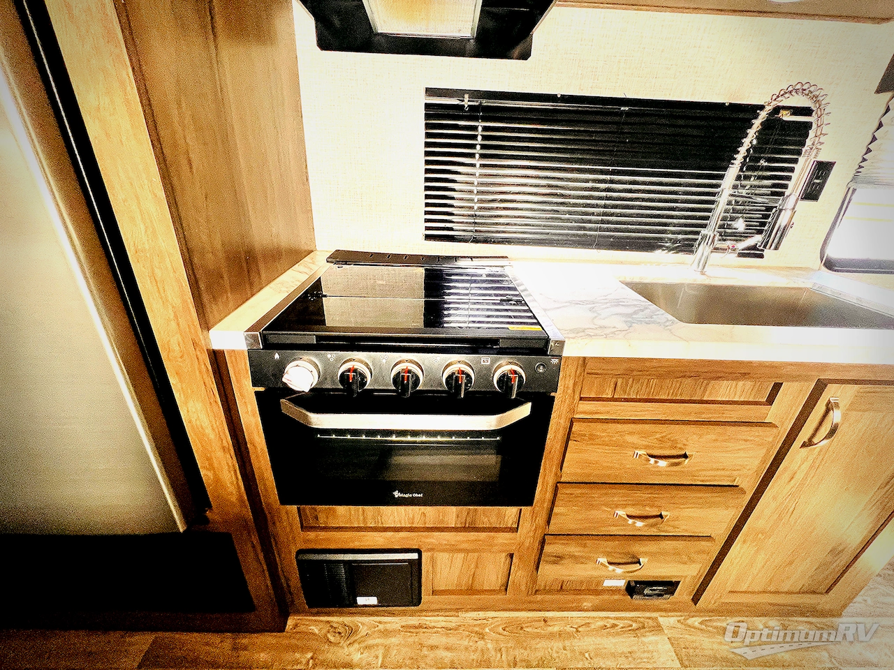 2021 East To West Della Terra 250BH Photo 10