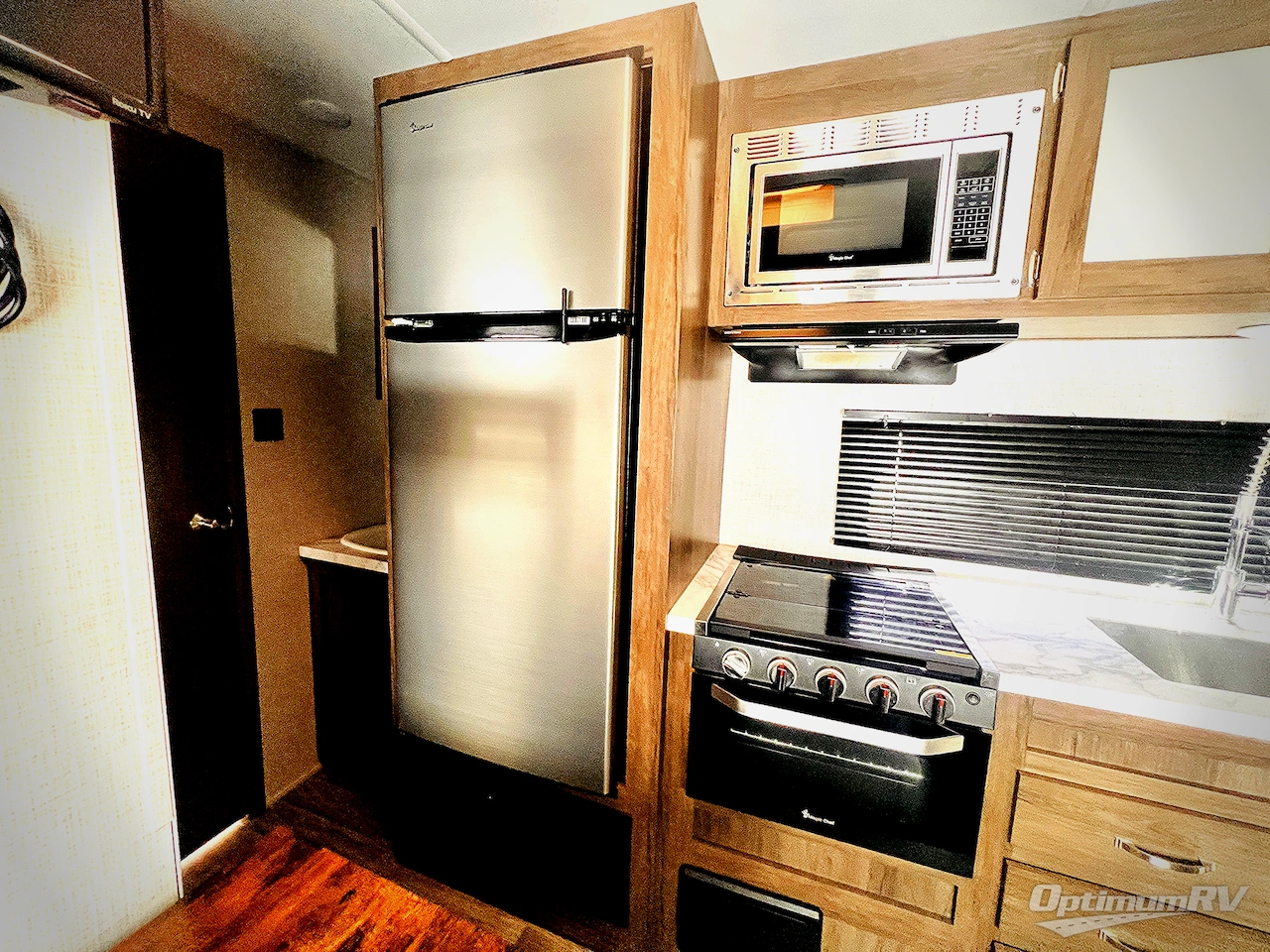 2021 East To West Della Terra 250BH Photo 12