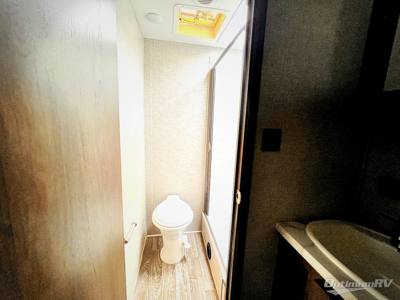 2021 East To West Della Terra 250BH Photo 15