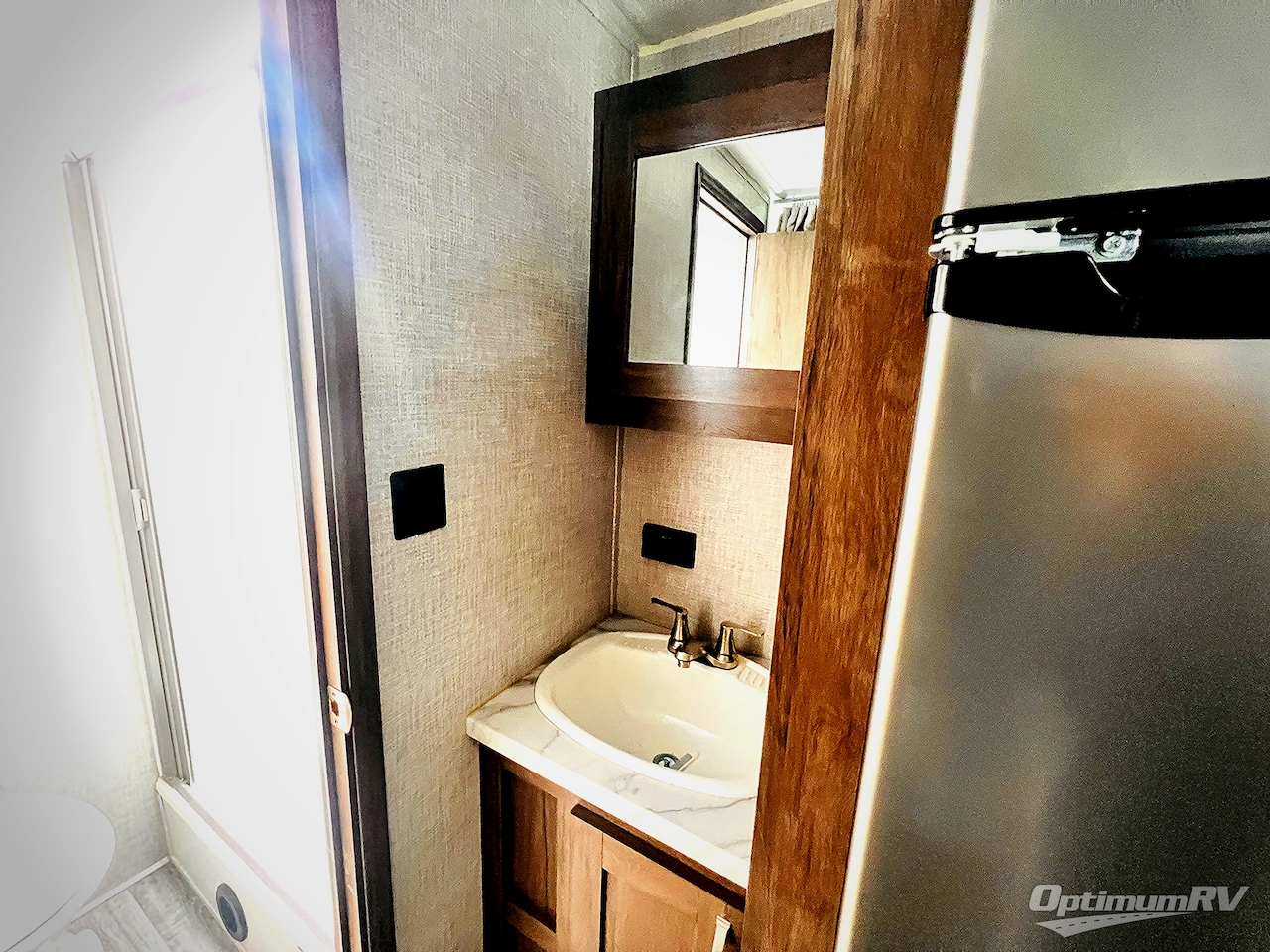 2021 East To West Della Terra 250BH Photo 16