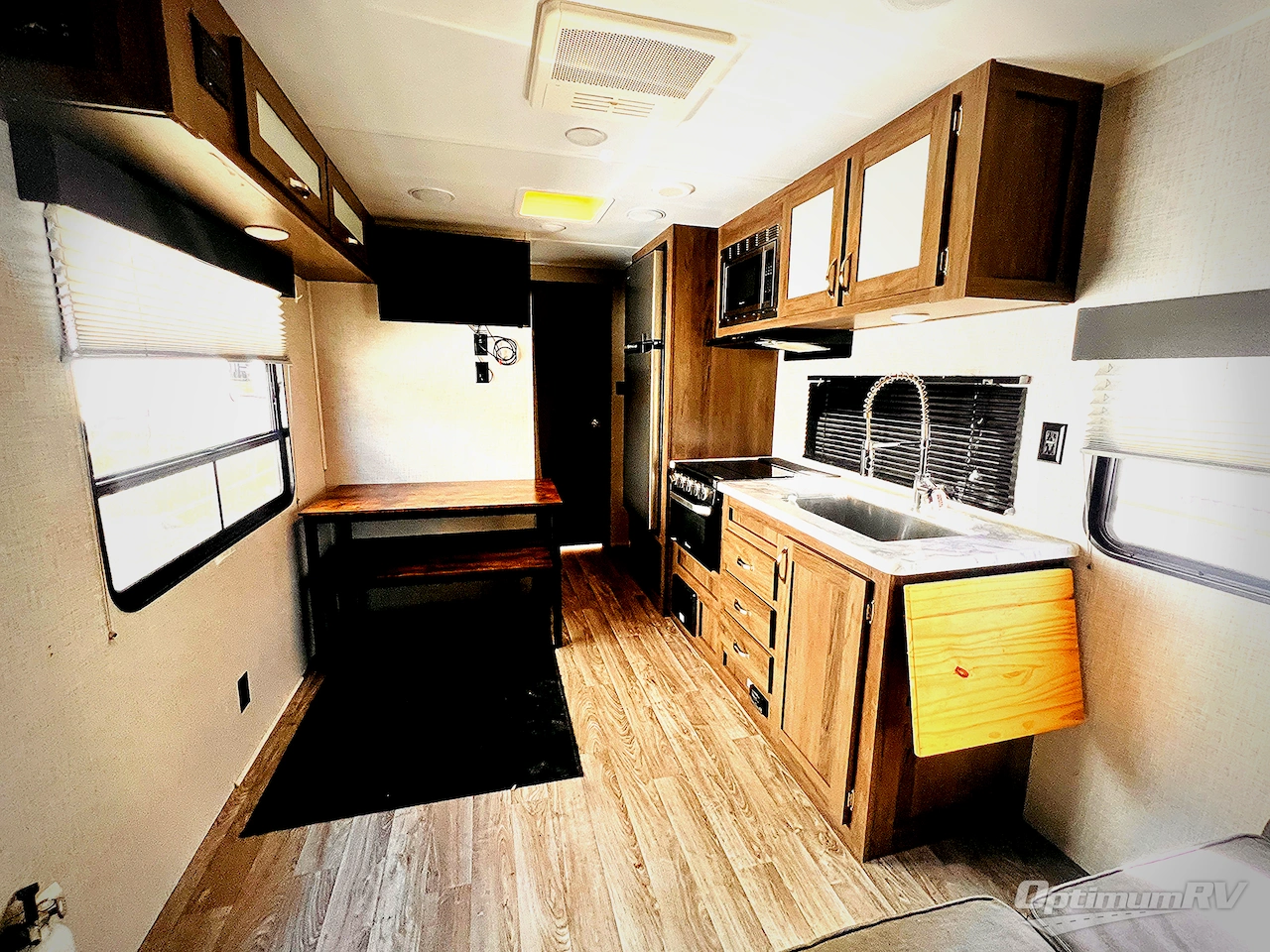 2021 East To West Della Terra 250BH Photo 5