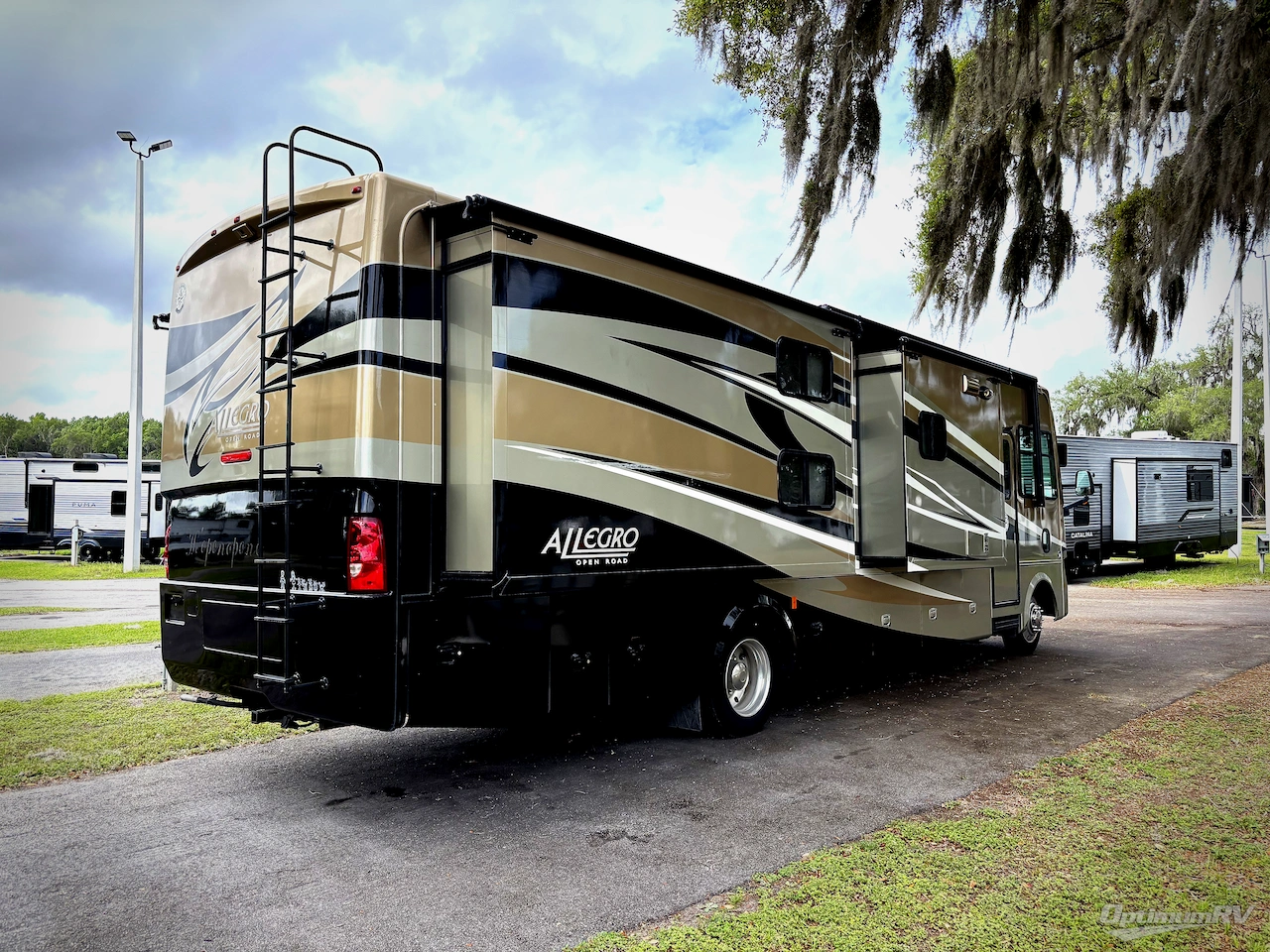 2012 Tiffin Allegro 35 QBA Photo 2
