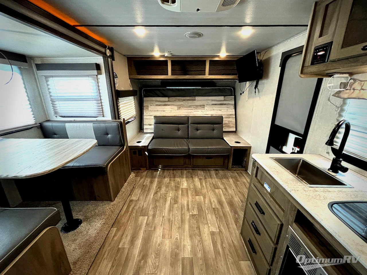 2022 Forest River Surveyor Legend 19MBLE Photo 5