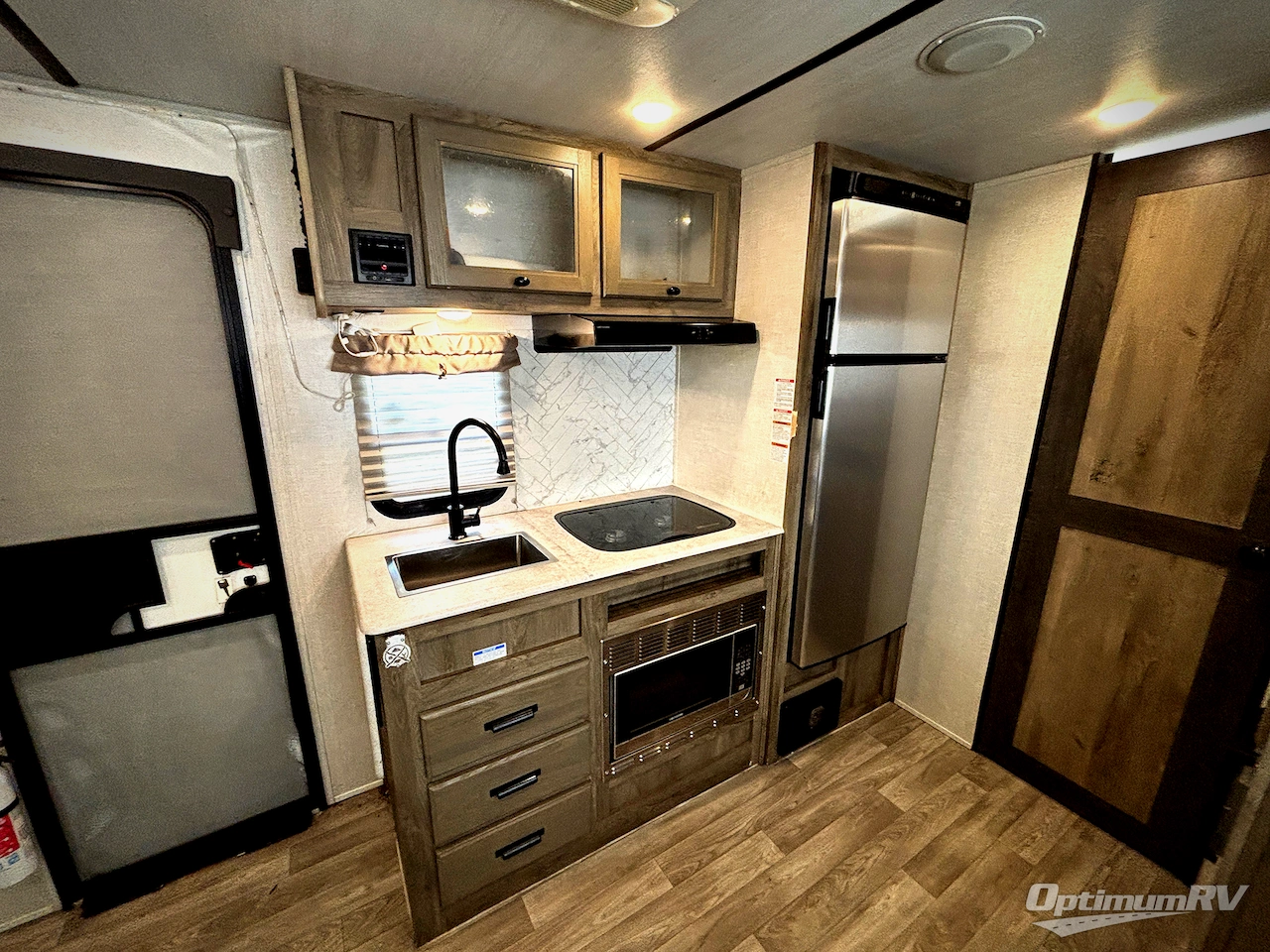2022 Forest River Surveyor Legend 19MBLE Photo 10