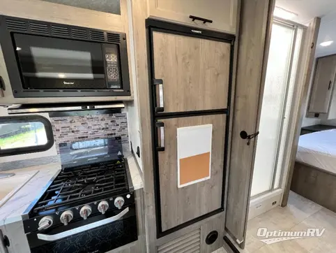 2020 Coachmen Freelander 31MB Ford 450 RV Photo 3