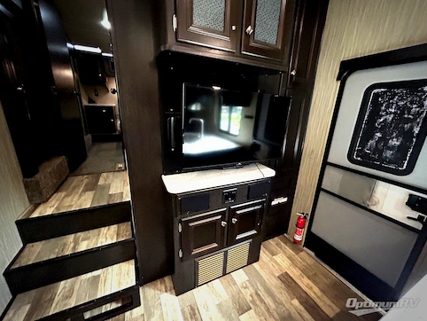 2018 Heartland Fuel 335 RV Photo 3
