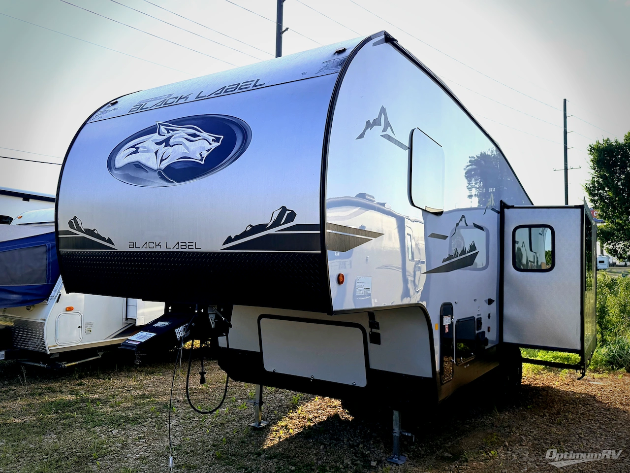 2024 Forest River Cherokee Black Label 235MBBL Photo 4