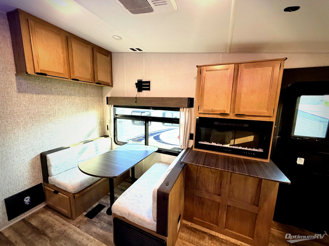 2024 Forest River Cherokee Black Label 235MBBL Photo 7