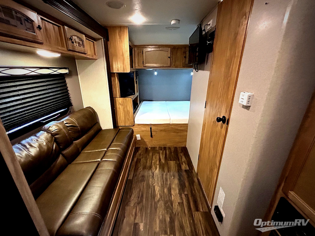 2019 Coachmen Freedom Express Pilot 19RKS Photo 5
