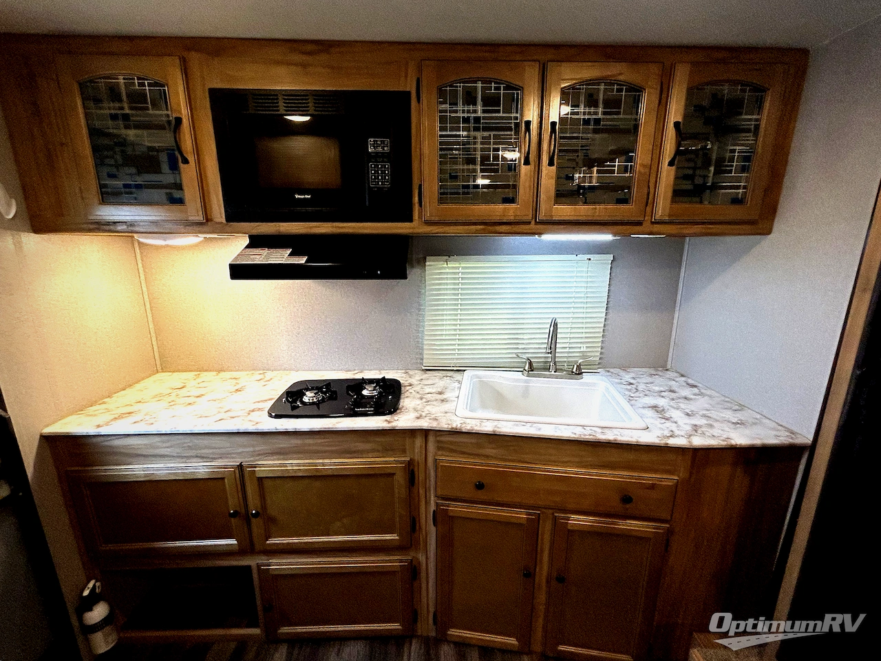 2019 Coachmen Freedom Express Pilot 19RKS Photo 6