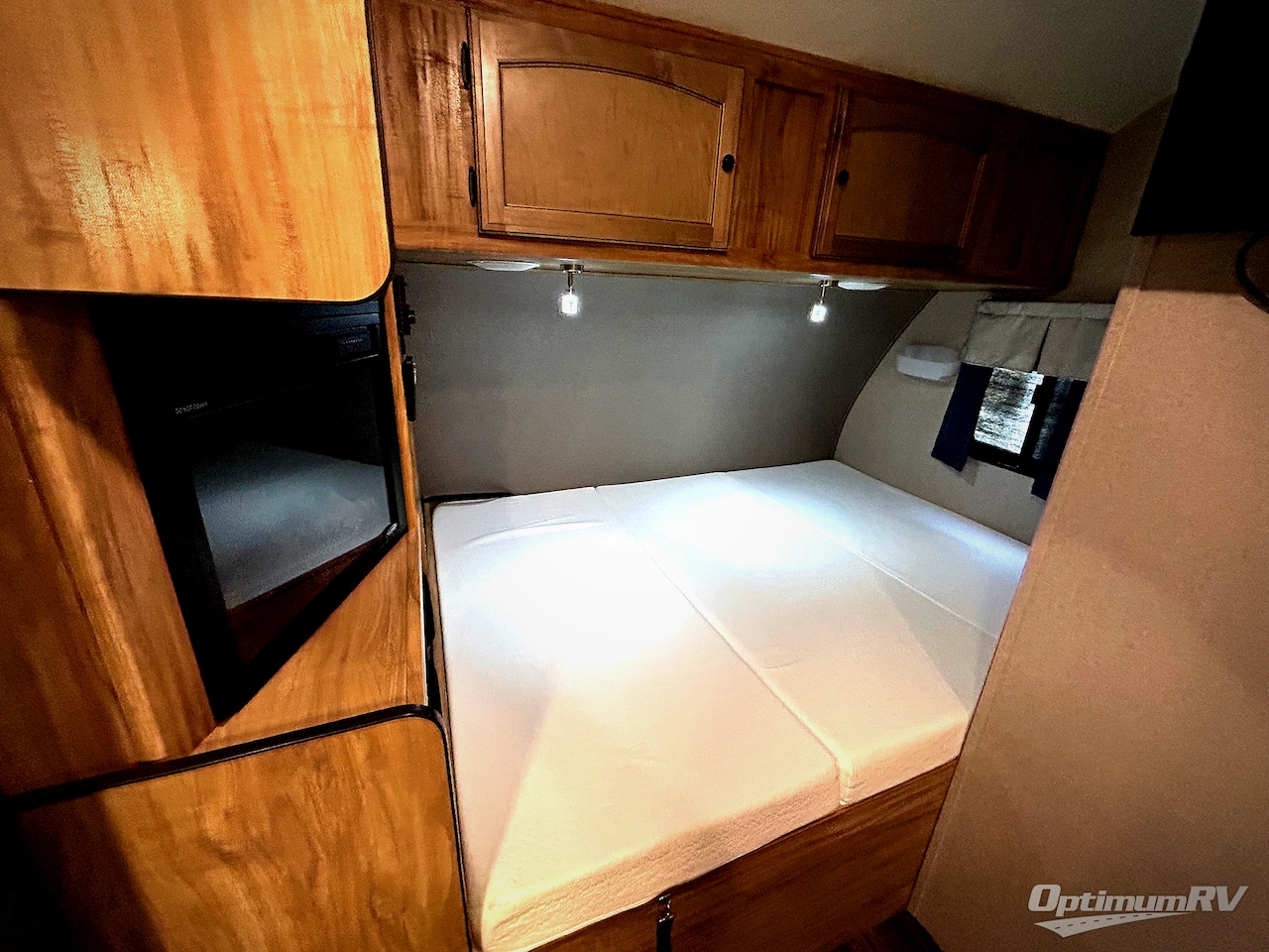 2019 Coachmen Freedom Express Pilot 19RKS Photo 7