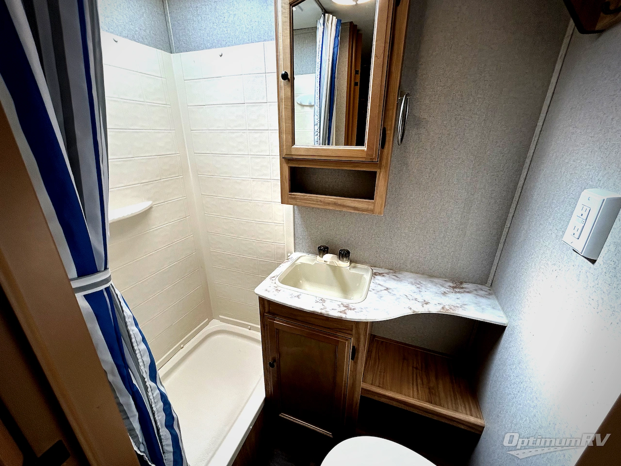 2019 Coachmen Freedom Express Pilot 19RKS Photo 10