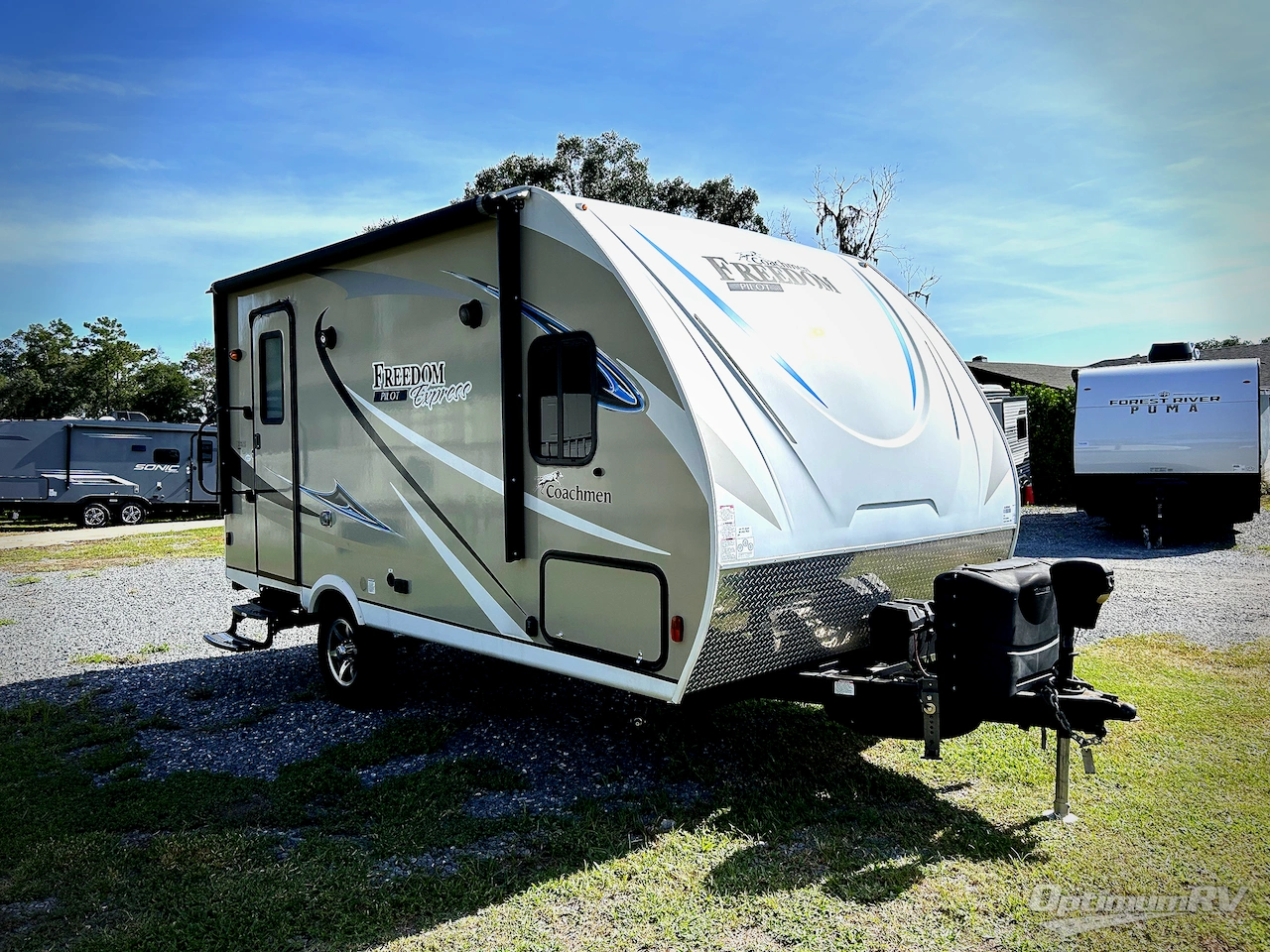 2019 Coachmen Freedom Express Pilot 19RKS Photo 1