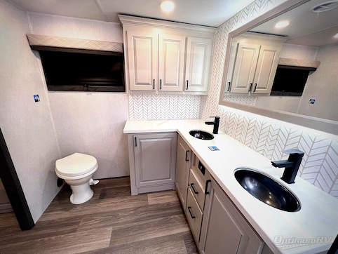 2027 East To West Ahara 380FL RV Photo 3