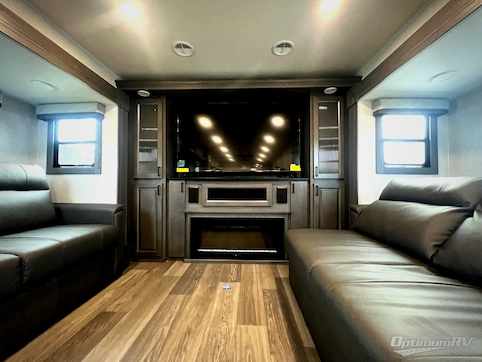 2027 East To West Ahara 380FL RV Photo 2