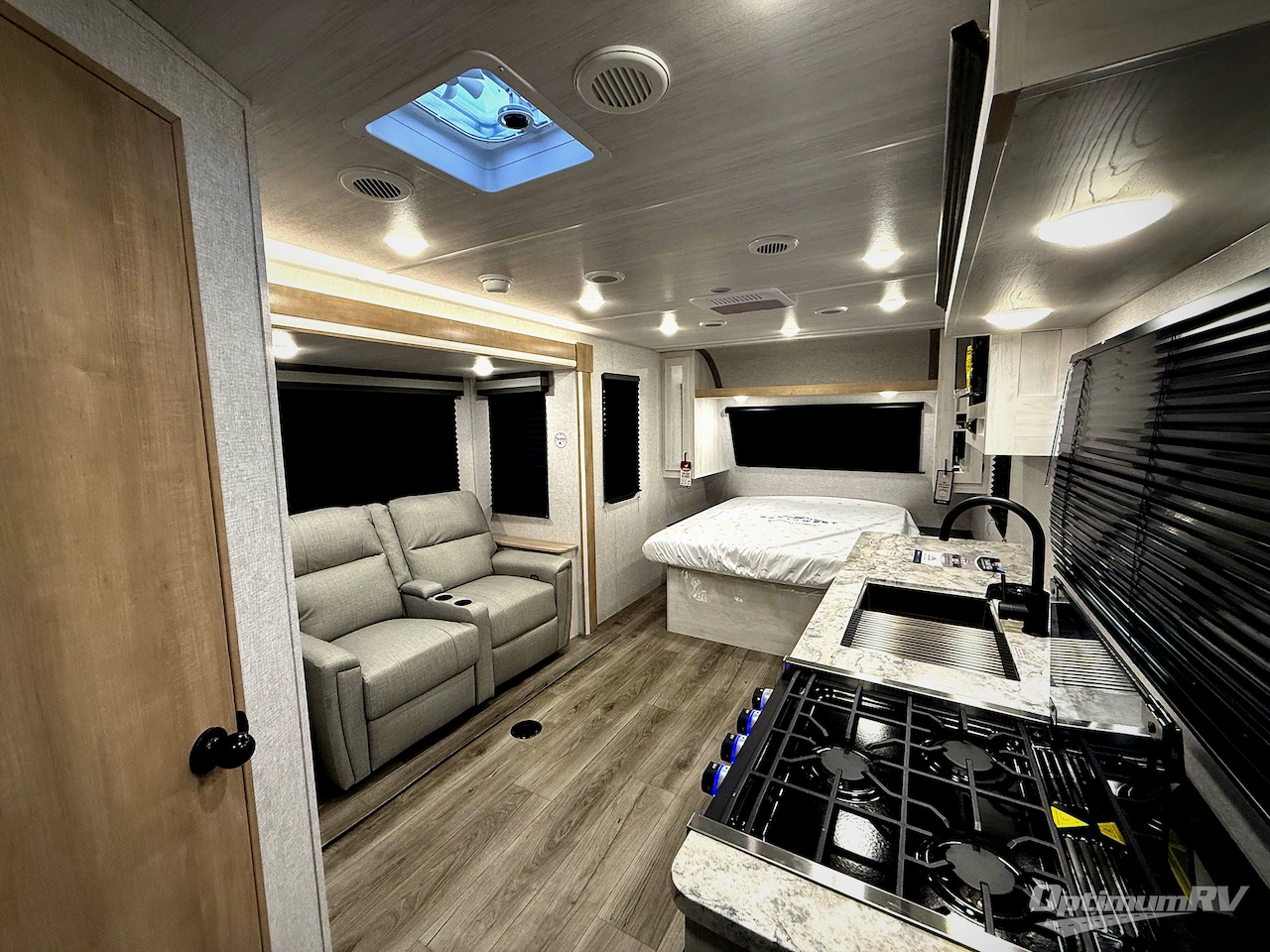 2026 East To West Longitude 185RB Photo 4