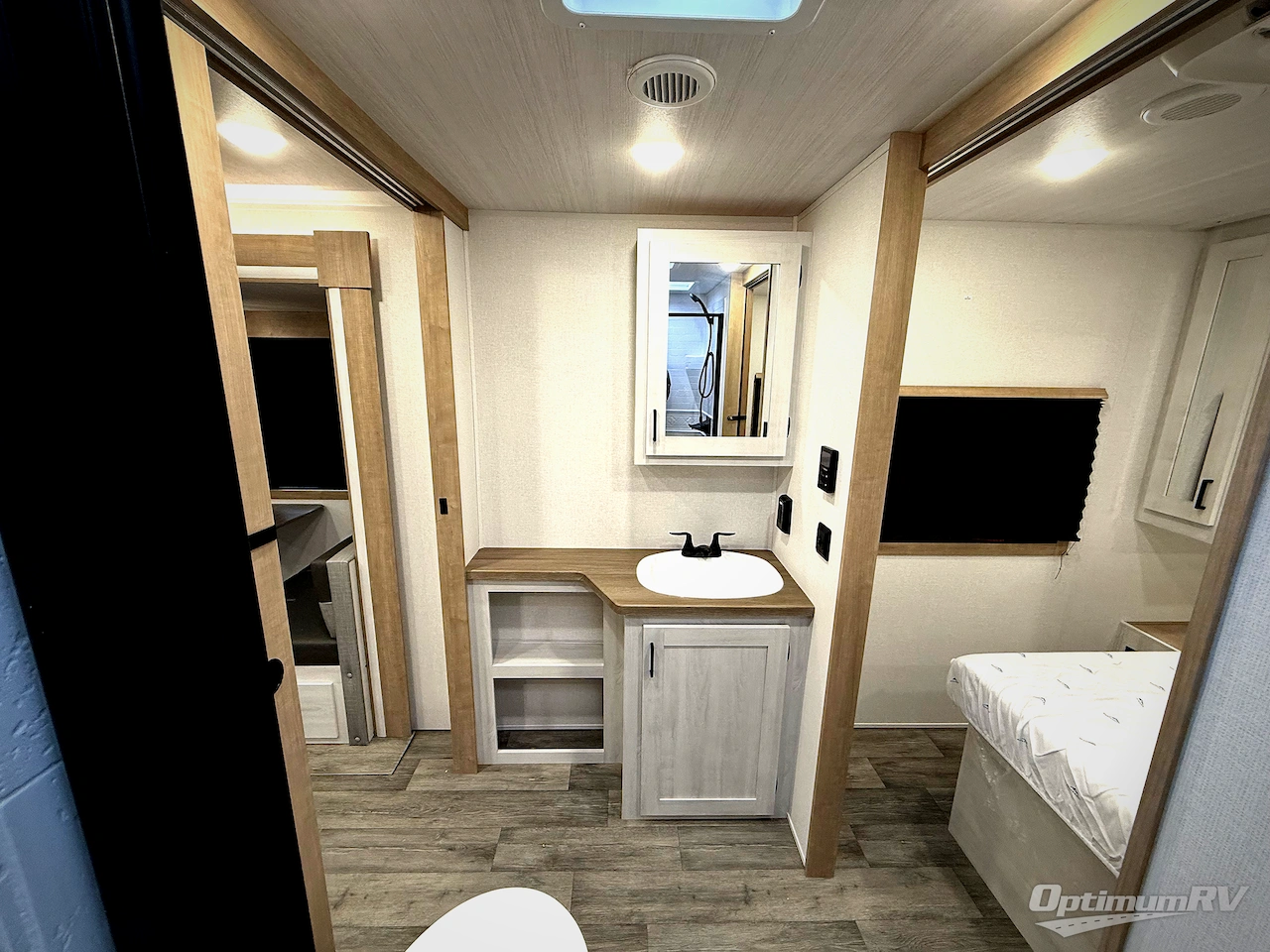 2026 East To West Longitude 319BH Photo 21