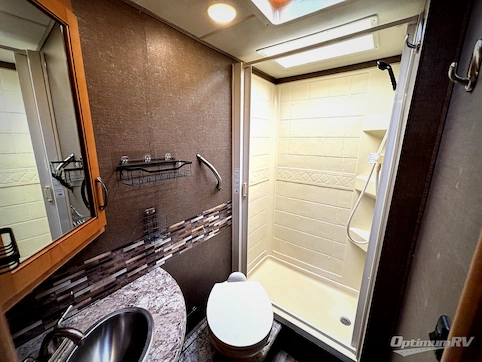 2017 Thor Four Winds 24F RV Photo 4