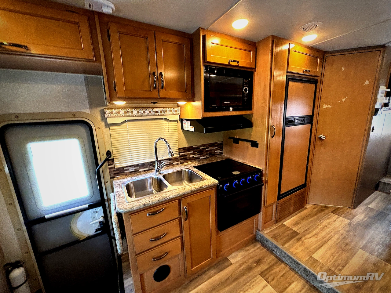 2017 Thor Four Winds 24F Photo 13