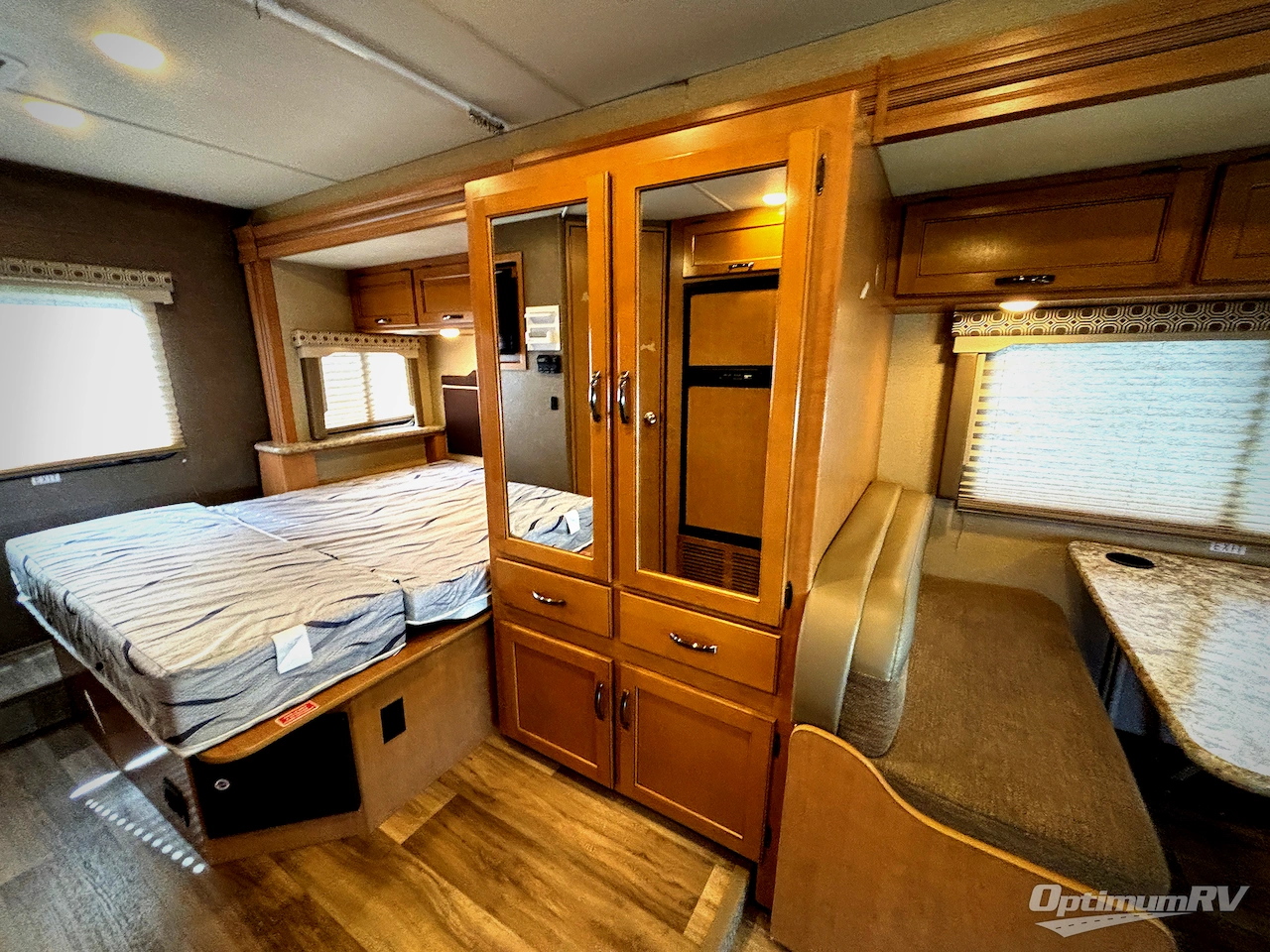 2017 Thor Four Winds 24F Photo 15