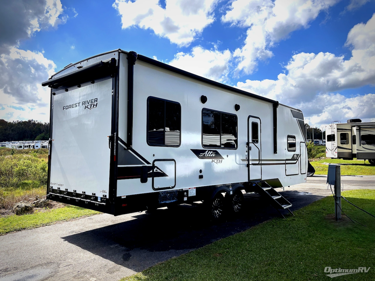 2026 East To West Alta 2870KTH Photo 2