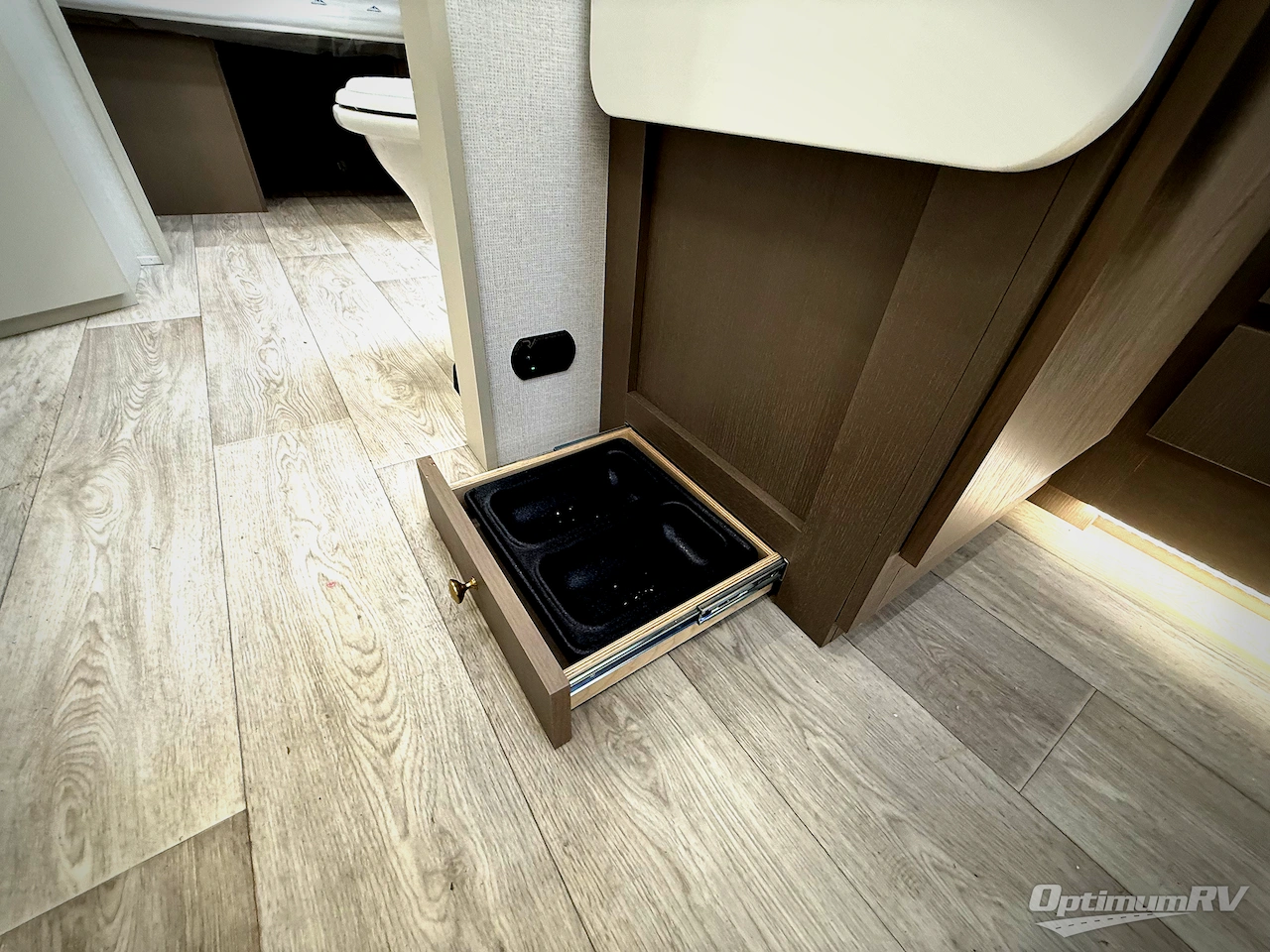 2026 East To West Alta 2850KRL Photo 12