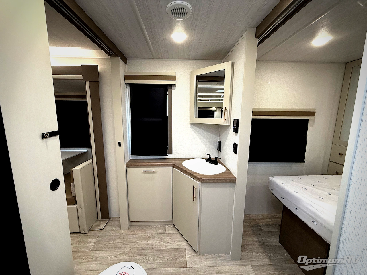 2026 East To West Alta 2850KRL Photo 14