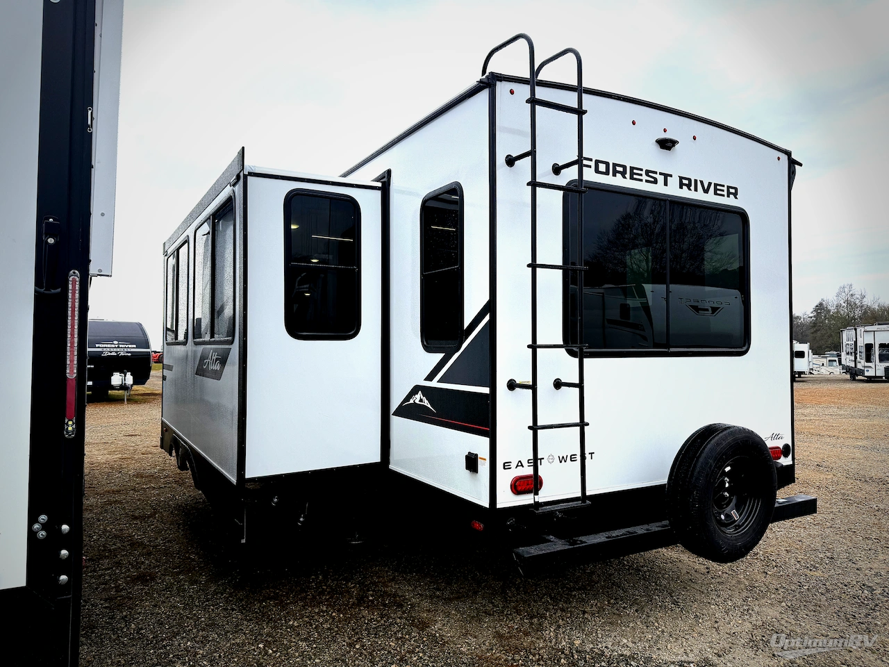 2026 East To West Alta 2850KRL Photo 25