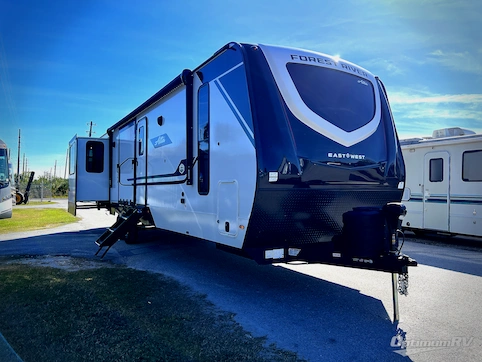 New 2026 East To West Alta 3175KRL Featured Photo