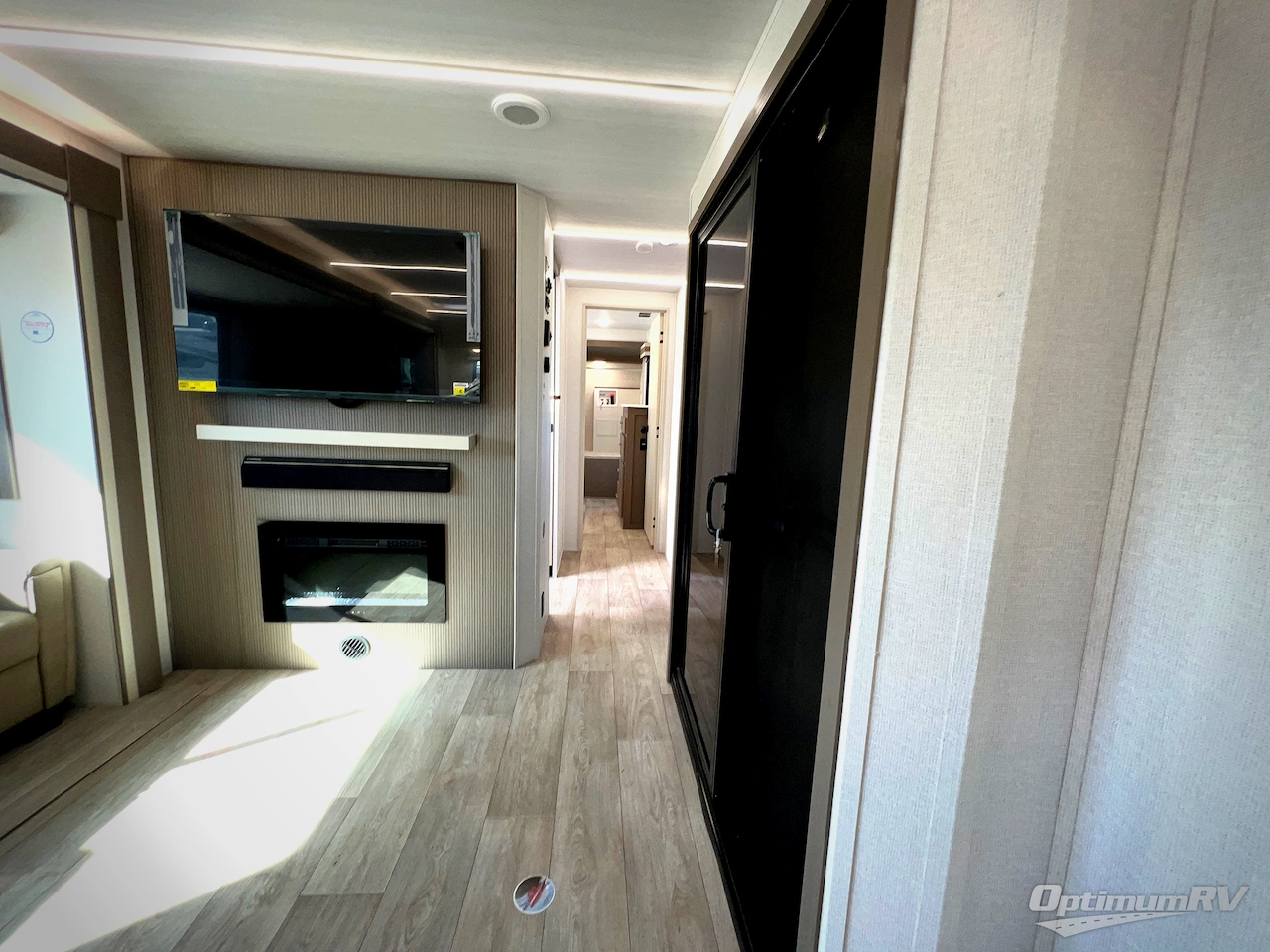 2026 East To West Alta 3175KRL Photo 11