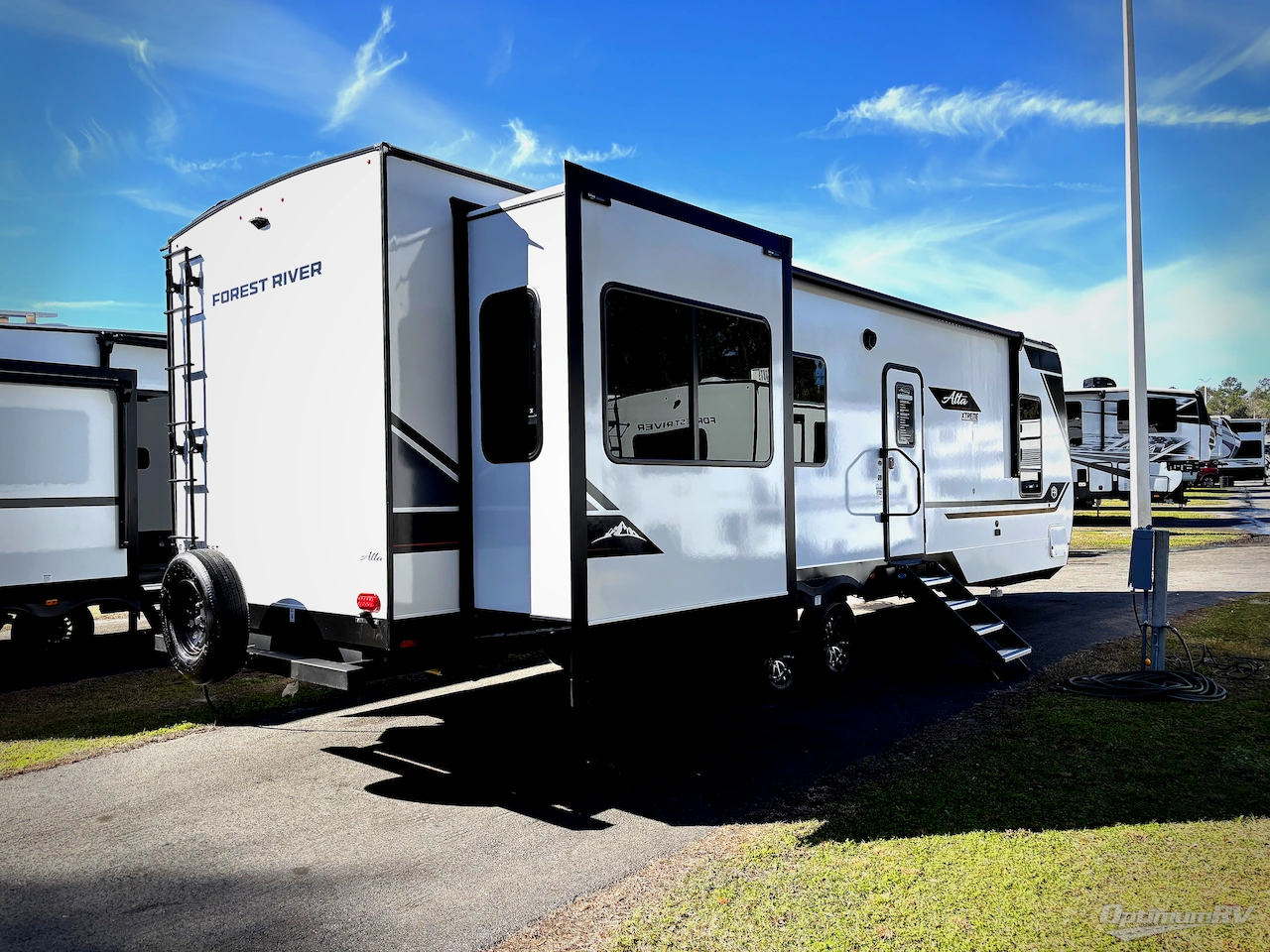 2026 East To West Alta 3250KXT Photo 2