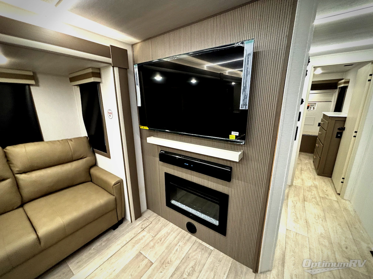 2026 East To West Alta 3175RK Photo 15