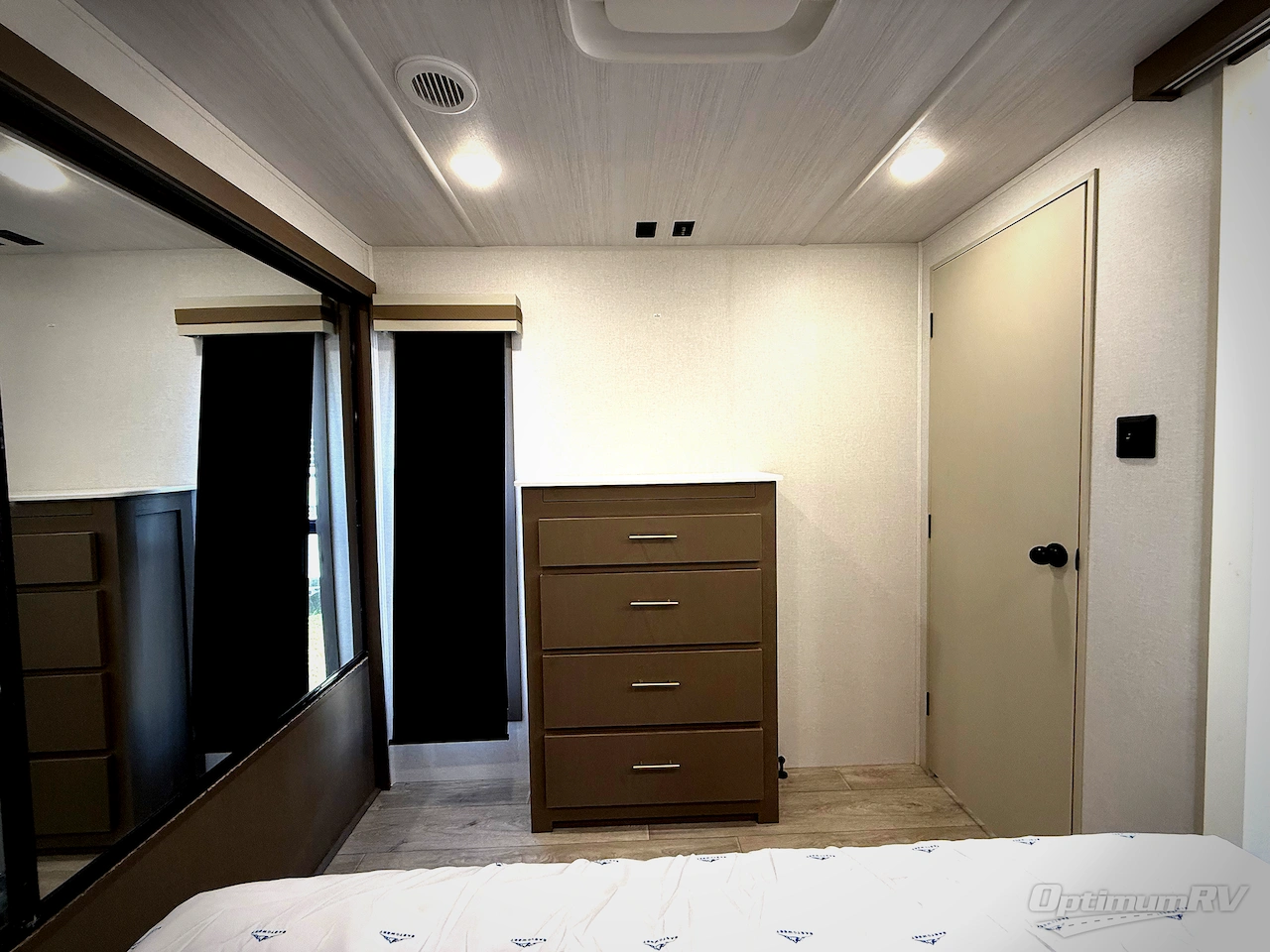 2026 East To West Alta 3175KRL Photo 21