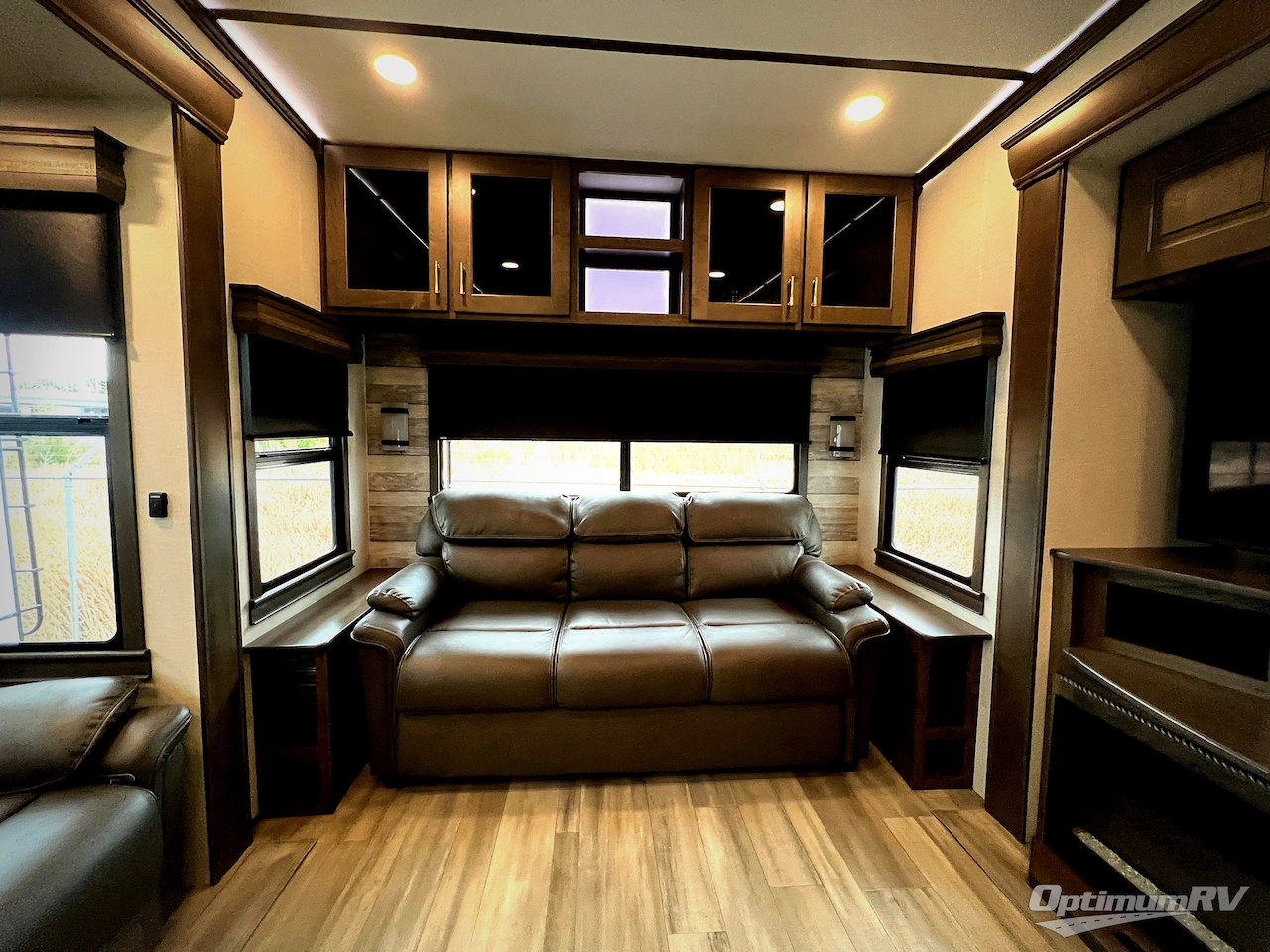 2021 Alliance Paradigm 370FB Photo 6