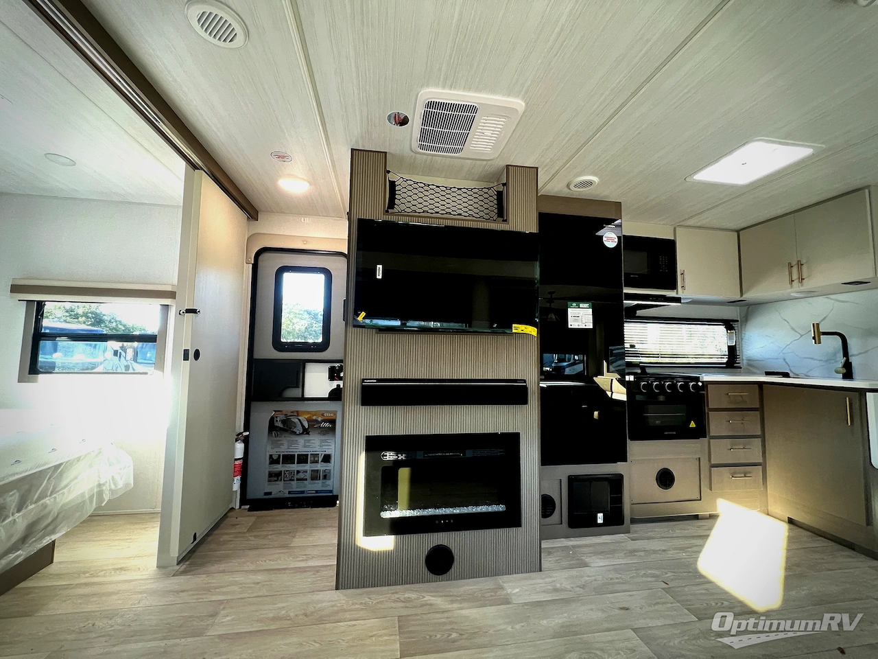 2026 East To West Alta 3150KBH Photo 13