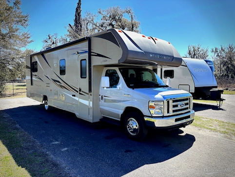 Used 2017 Winnebago Minnie Winnie 31K Featured Photo