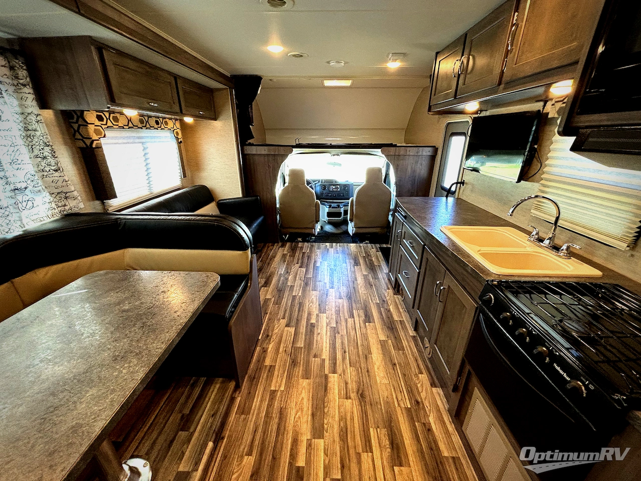 2017 Winnebago Minnie Winnie 31K Photo 5