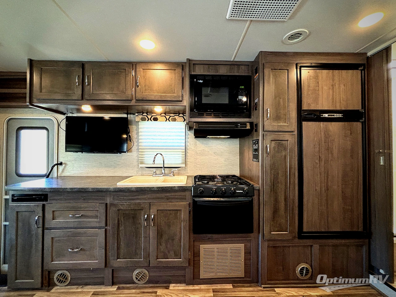 2017 Winnebago Minnie Winnie 31K Photo 6