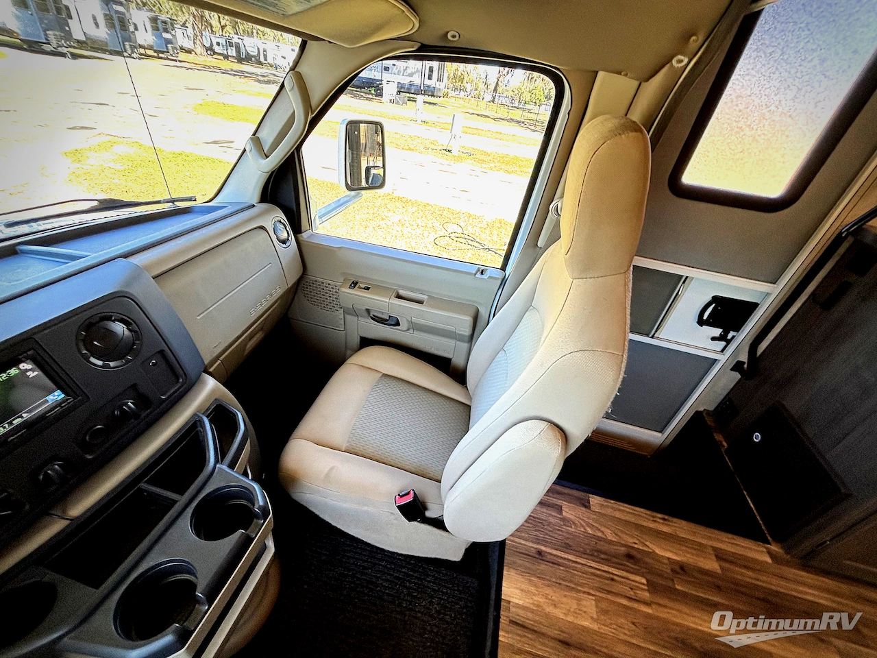 2017 Winnebago Minnie Winnie 31K Photo 10