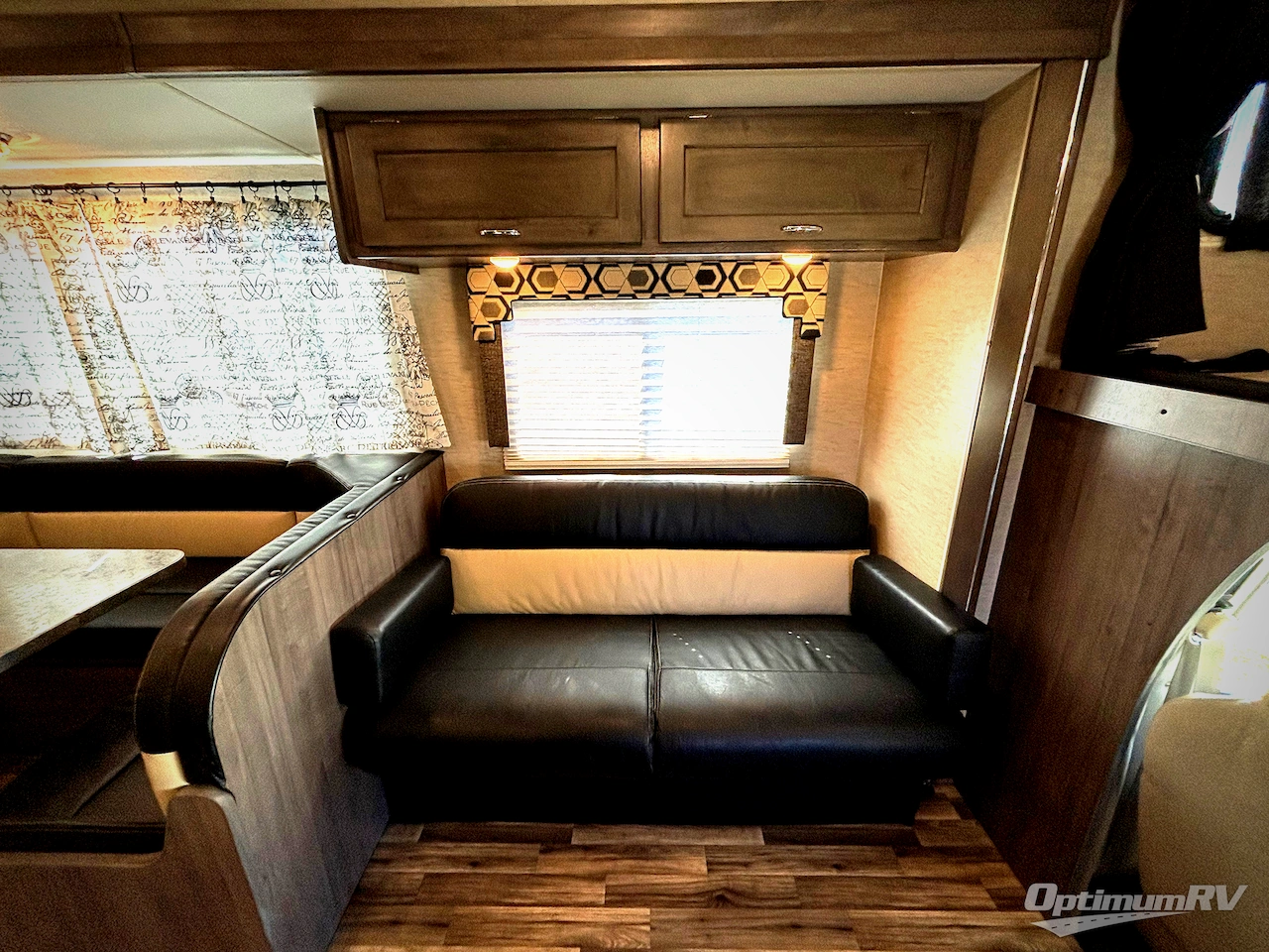 2017 Winnebago Minnie Winnie 31K Photo 13