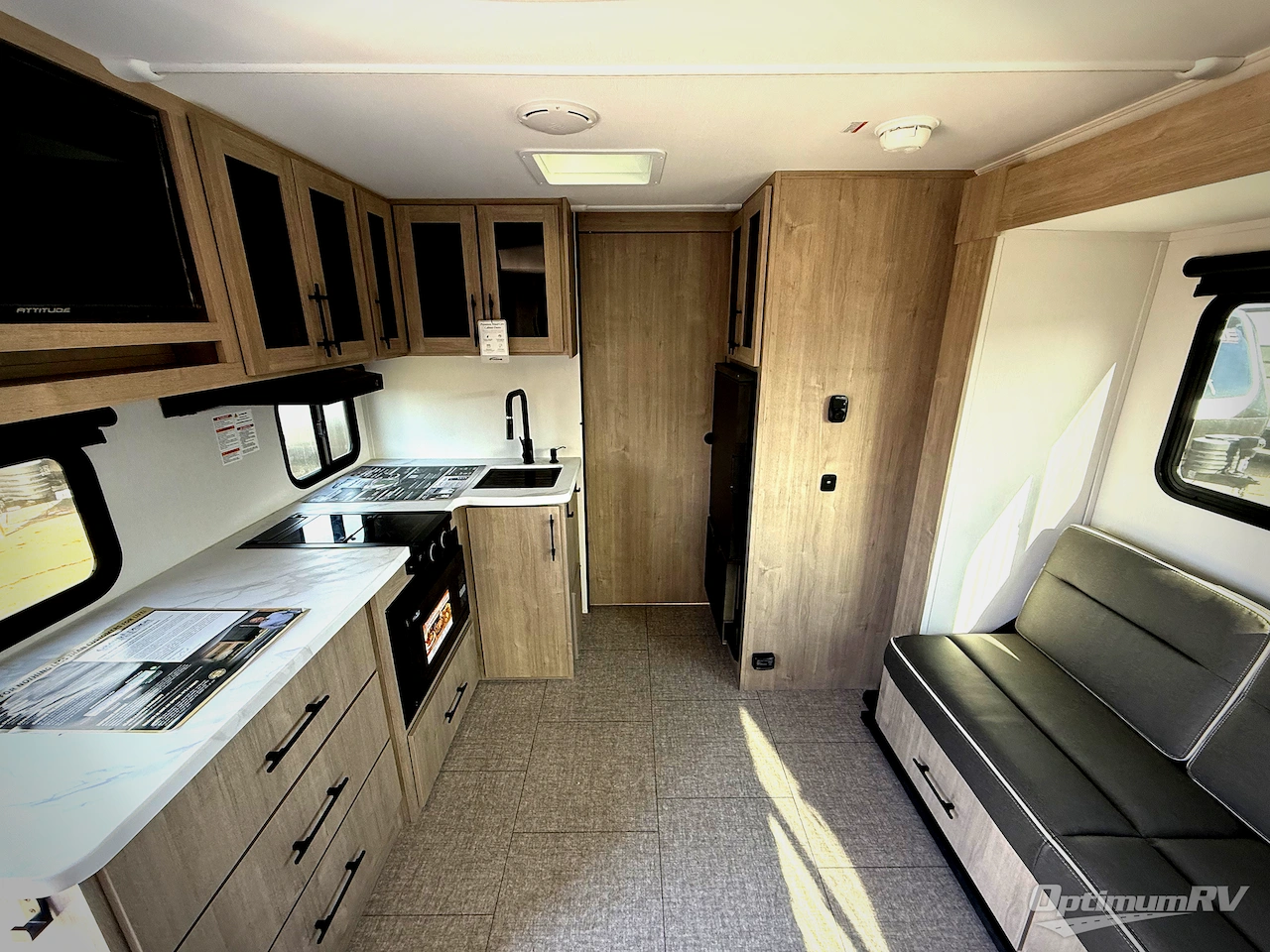 2025 Grand Design Imagine AIM 16ML Photo 3