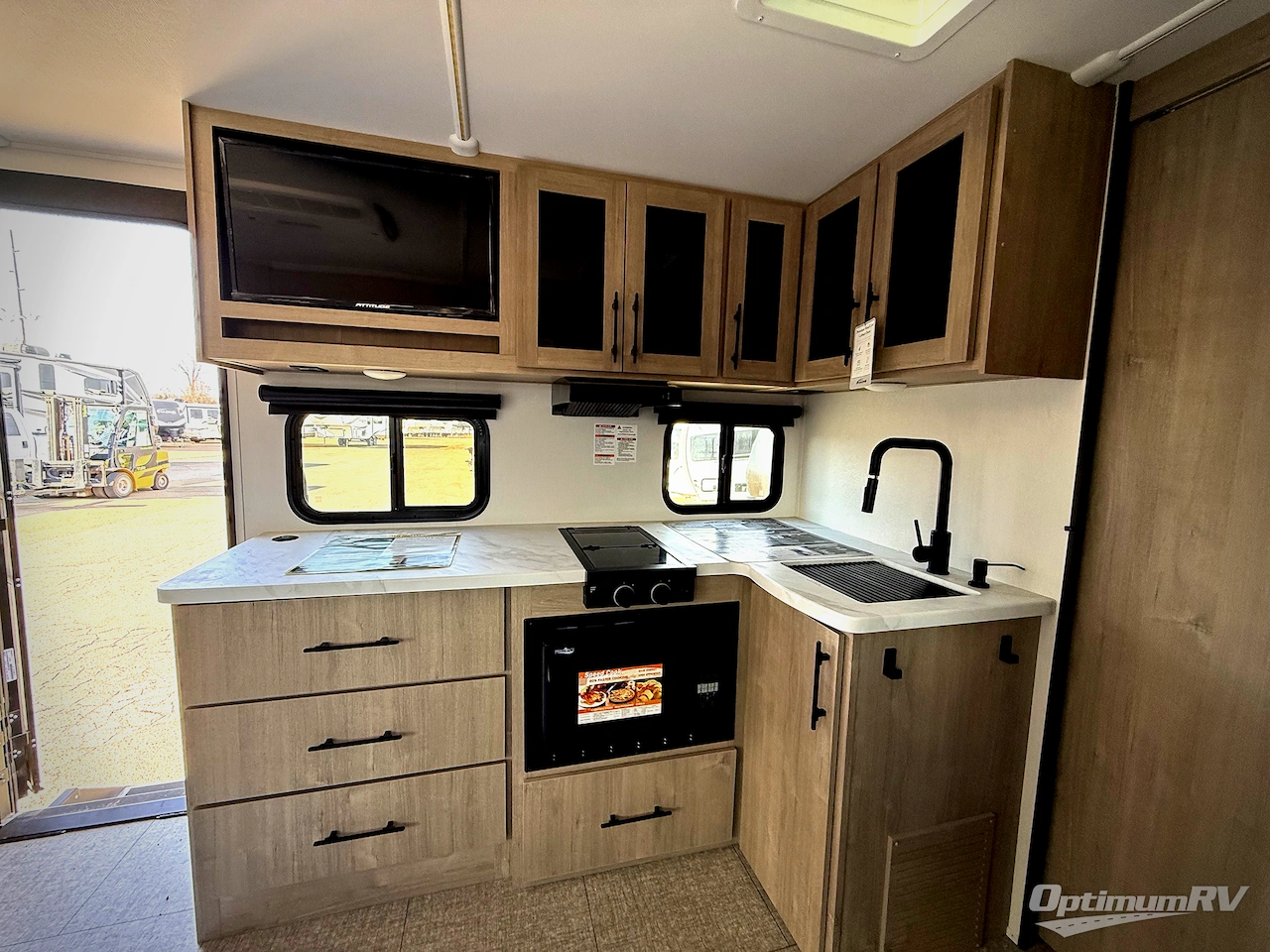 2025 Grand Design Imagine AIM 16ML Photo 6