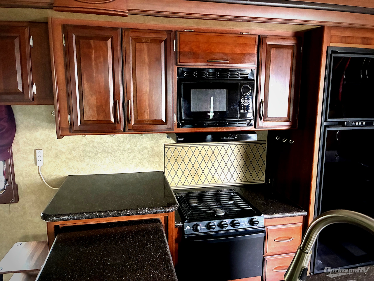 2014 Prime Time Crusader 325RES Photo 10
