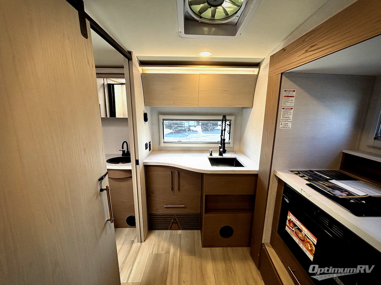 2026 Grand Design Serenova 150HL Photo 8