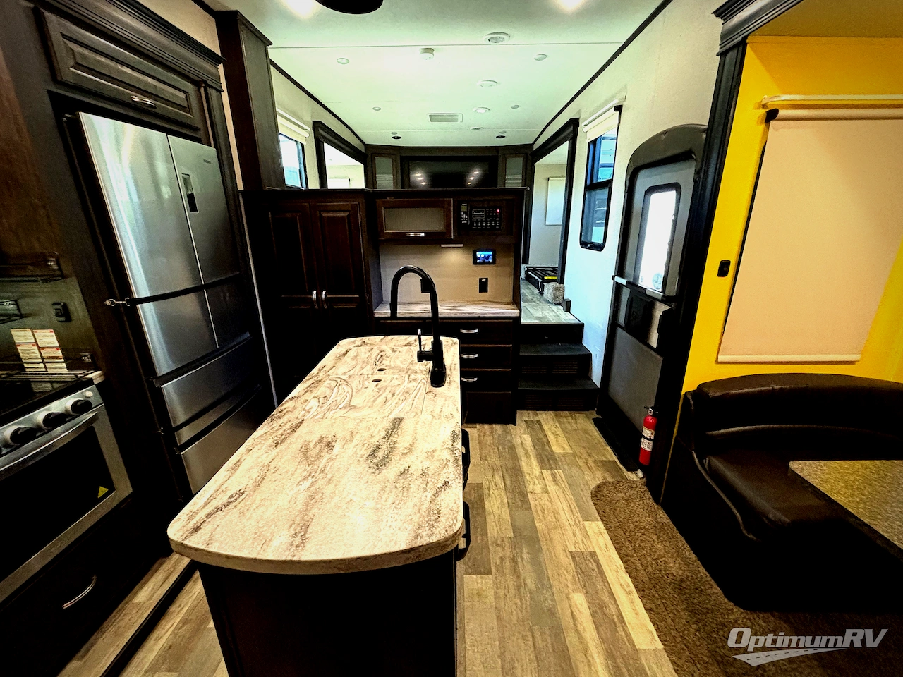 2020 Coachmen Brookstone 344FL Photo 5