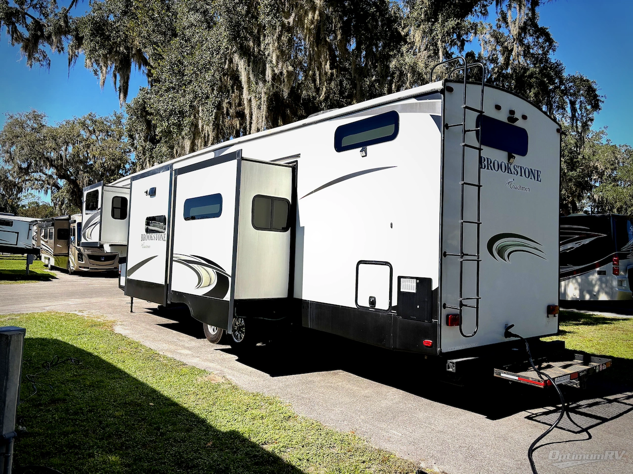 2020 Coachmen Brookstone 344FL Photo 3