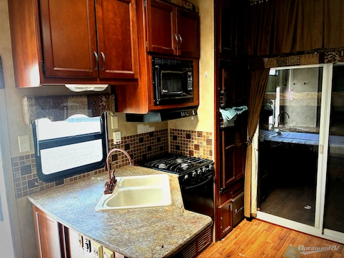 2013 Palomino Puma Unleashed 356-QLB RV Photo 3